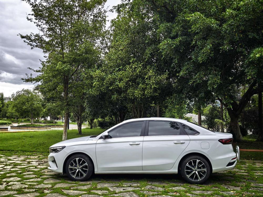 GEELY Emgrand 2022 #3 GEELY Emgrand 2022 car image #3