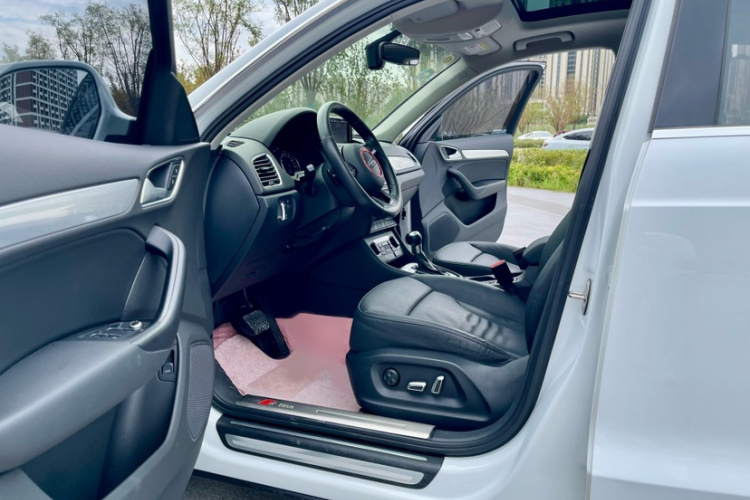Audi Q3 2016 immagine di auto #14