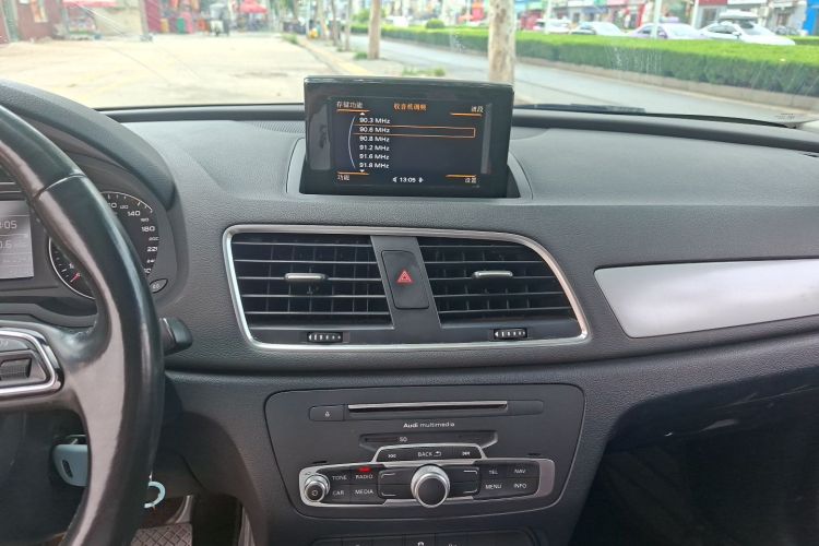 Audi Q3 2016 #13 Audi Q3 2016 car image #13