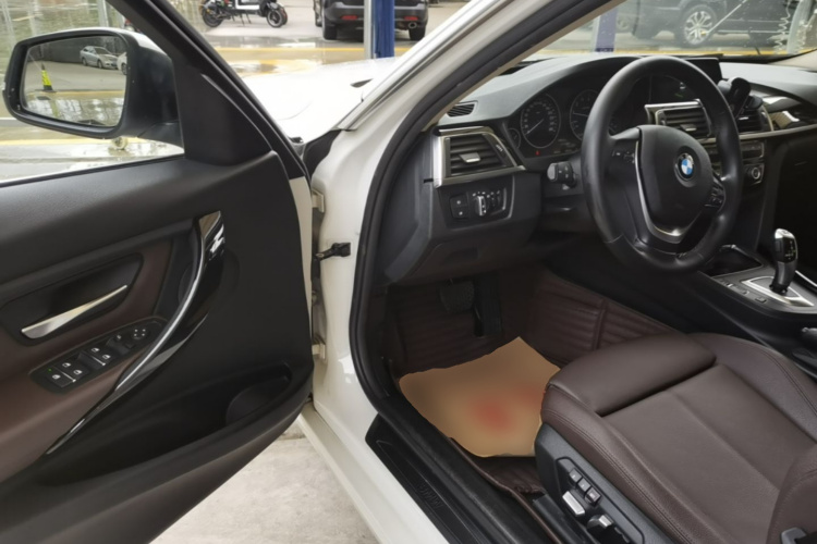 BMW 3 Series 2018 #16 BMW 3 Series 2018 car image #16