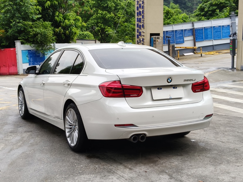 BMW 3 Series 2018 car image #9