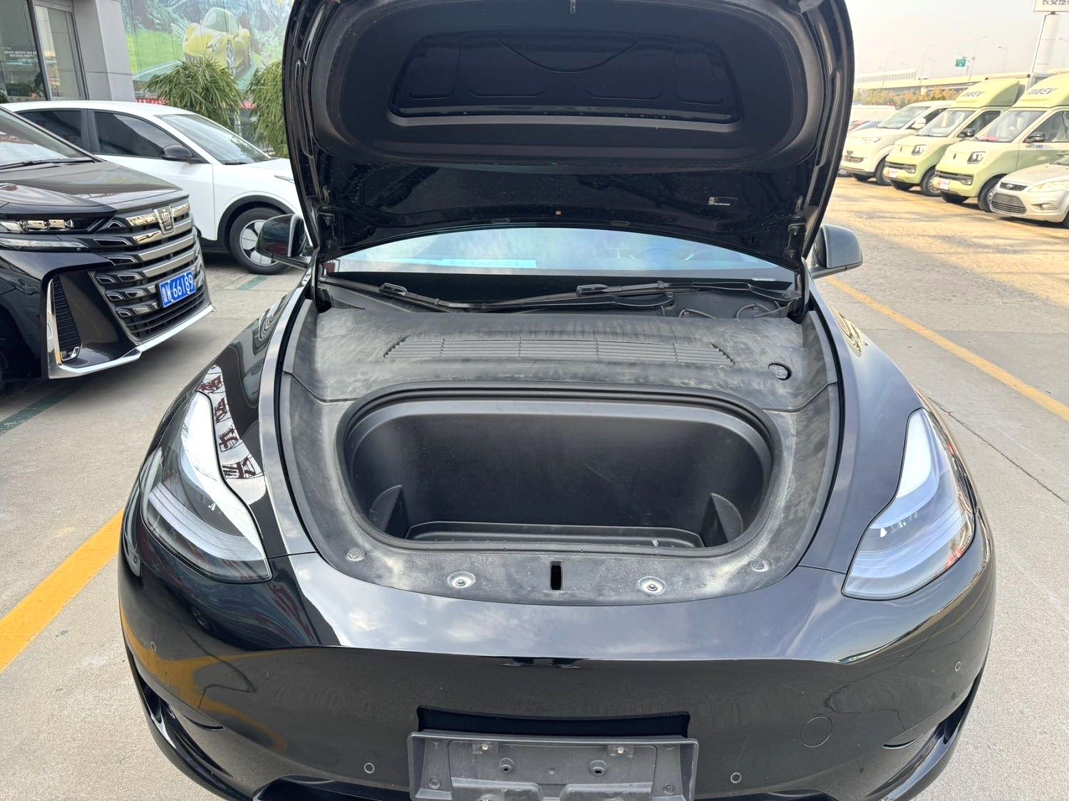 Tesla Model Y 2022 #2 Tesla Model Y 2022 car image #2