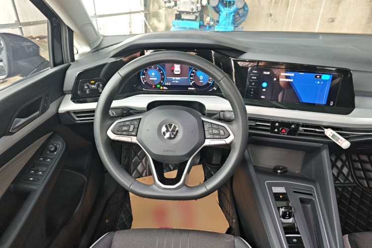 Volkswagen Golf 2022 car image #11