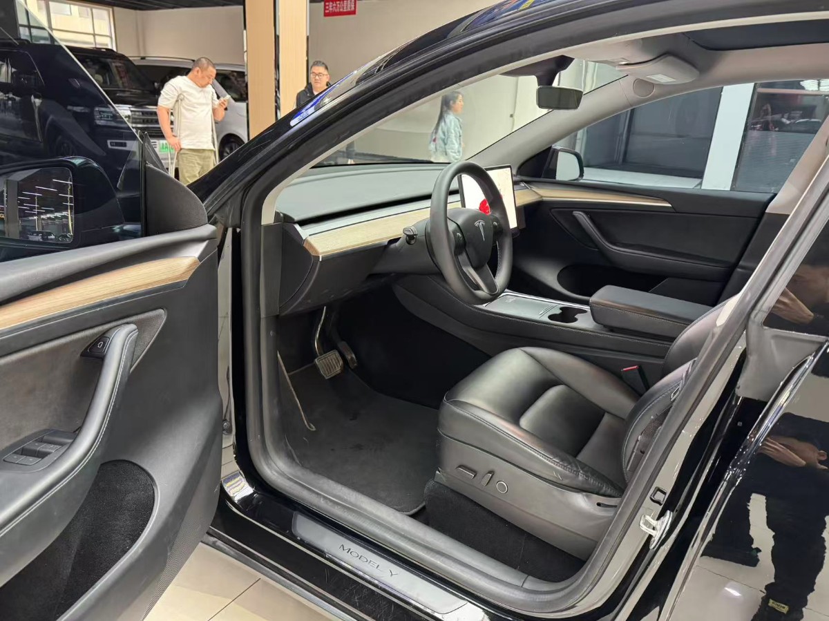 Tesla Model Y 2023 #9 Tesla Model Y 2023 car image #9