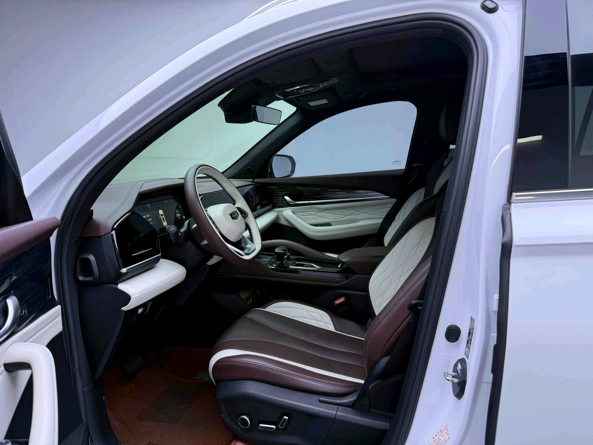 GEELY Boyue L 2022 car image #6