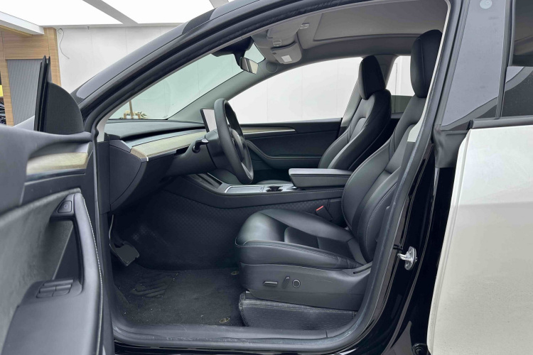 Tesla Model Y 2023 #15 Tesla Model Y 2023 car image #15