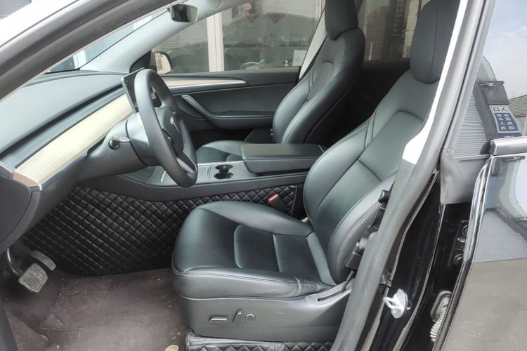Tesla Model Y 2023 car image #15