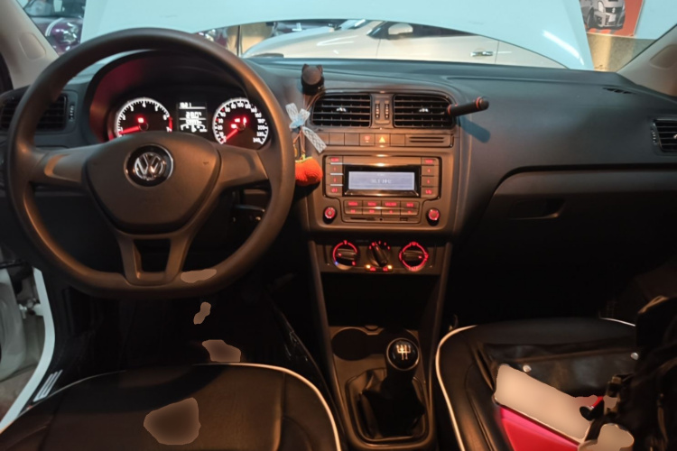 Volkswagen Polo 2016 car image #10