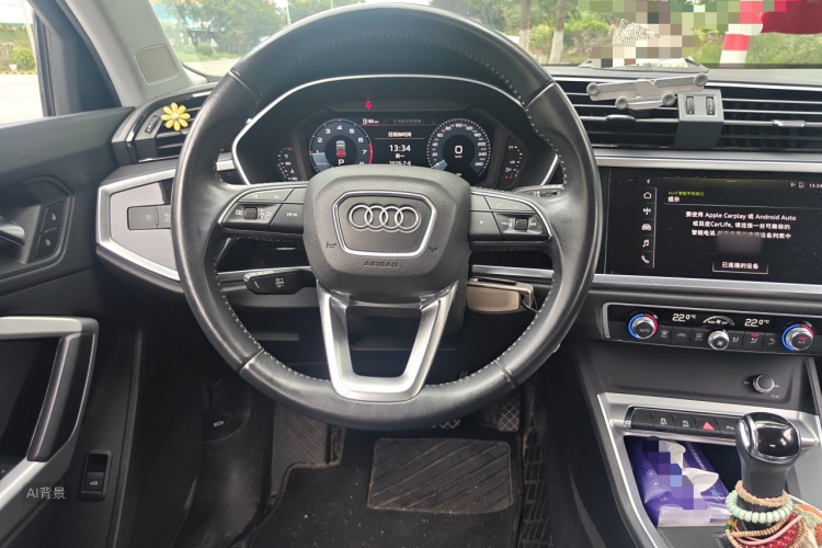 Audi Q3 2019 car image #12