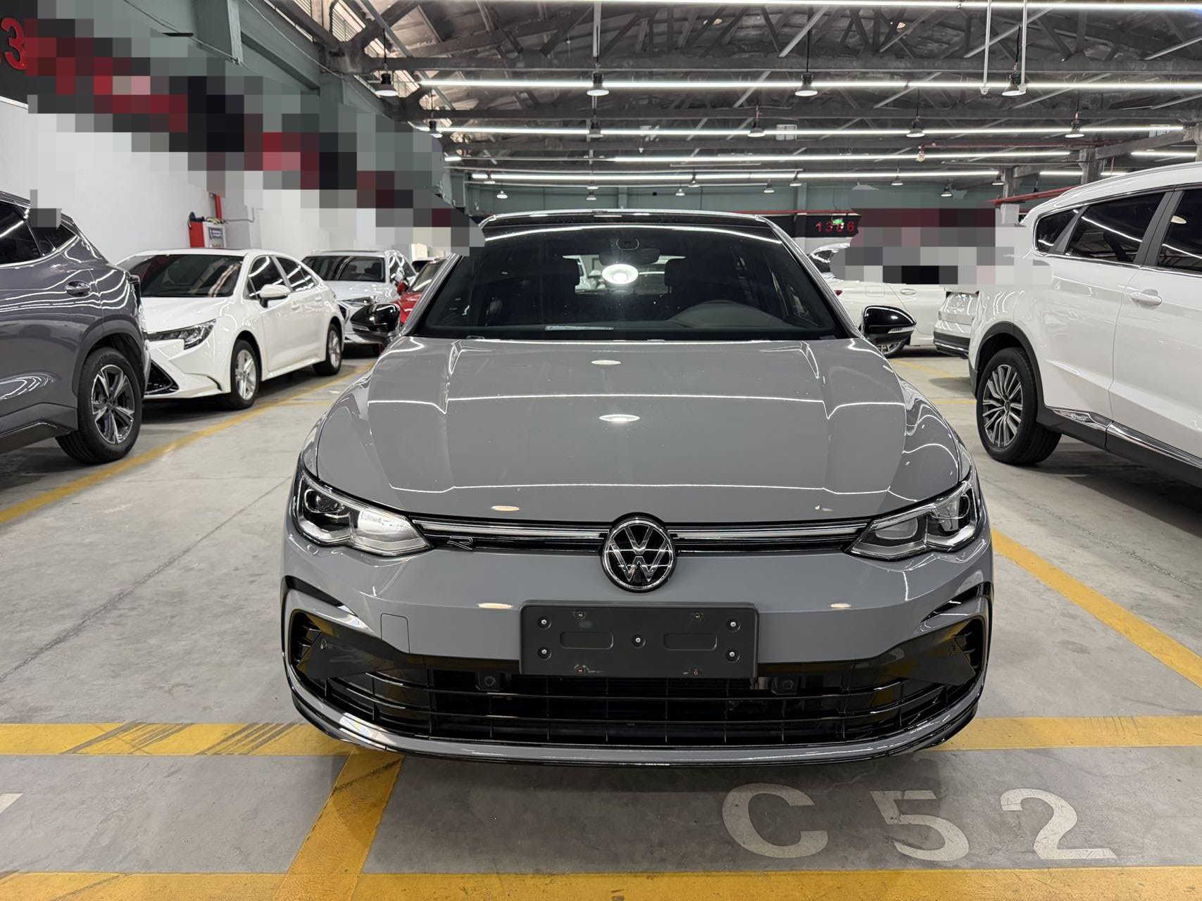 Volkswagen Golf 2024 car image #2