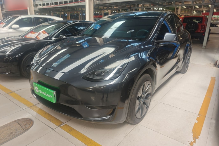 Tesla Model Y 2024 #2 Tesla Model Y 2024 car image #2