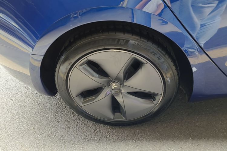 Tesla Model 3 2020 car image #10