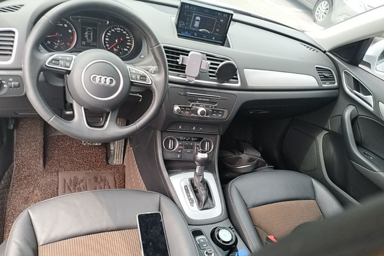 Audi Q3 2017 car image #10