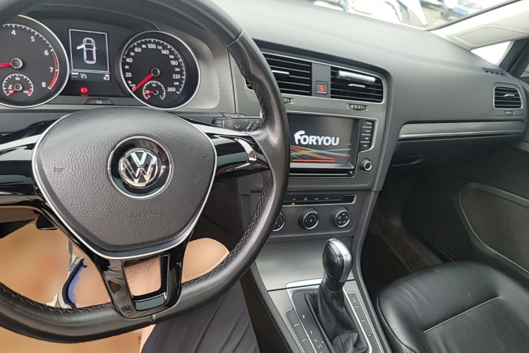 Volkswagen Golf 2015 car image #10