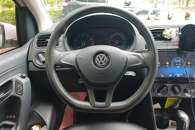 Volkswagen Polo 2019 car image #12