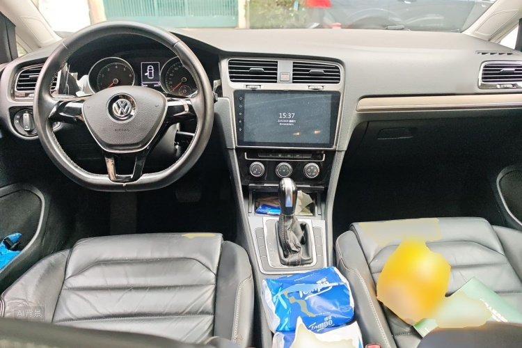 Volkswagen Golf 2017 car image #11