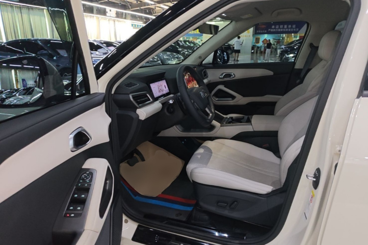 BYD YuanUP 2025 #12 BYD YuanUP 2025 car image #12