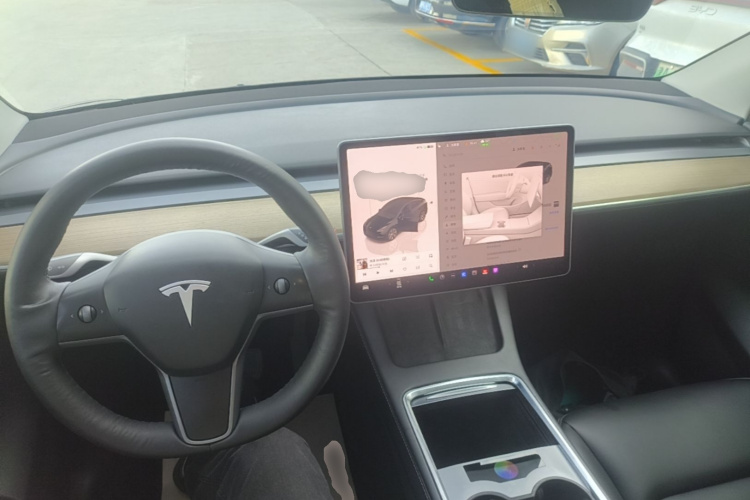 Tesla Model Y 2023 immagine di auto #10