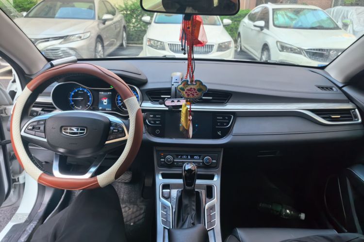 GEELY Emgrand 2019 car image #11