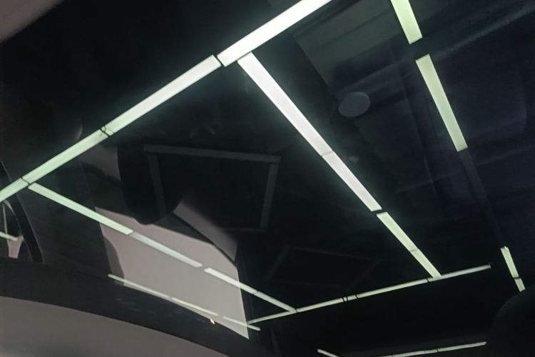 Tesla Model Y 2021 car image #18