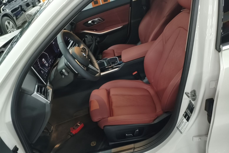 BMW 3 Series 2024 صورة سيارة #19
