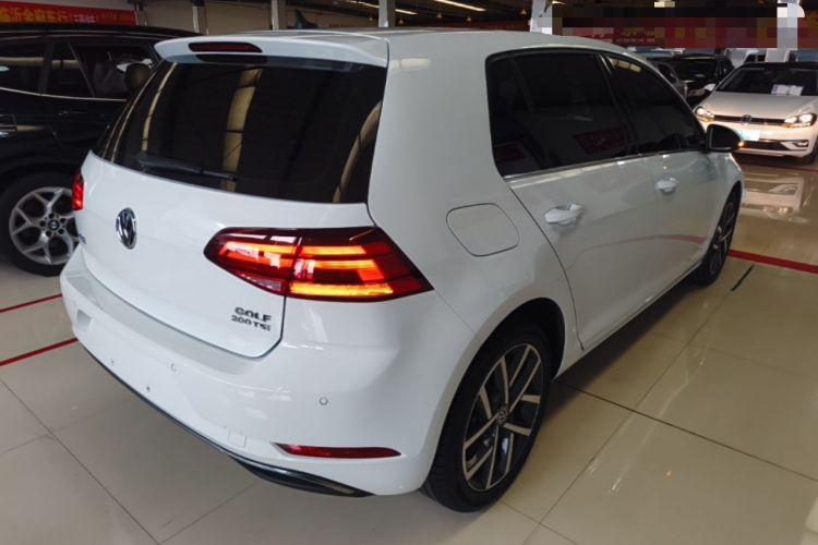 Volkswagen Golf 2020 car image #7