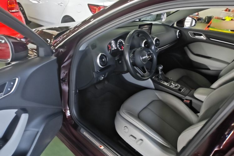 Audi A3 2019 car image #16