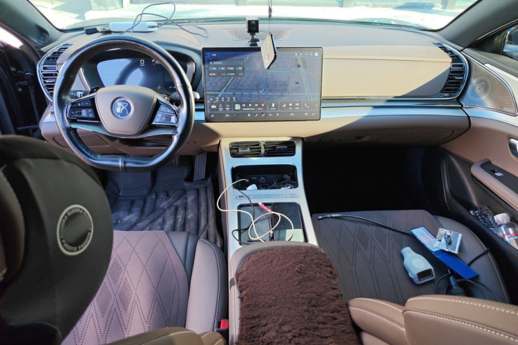 BYD Han 2025 car image #12