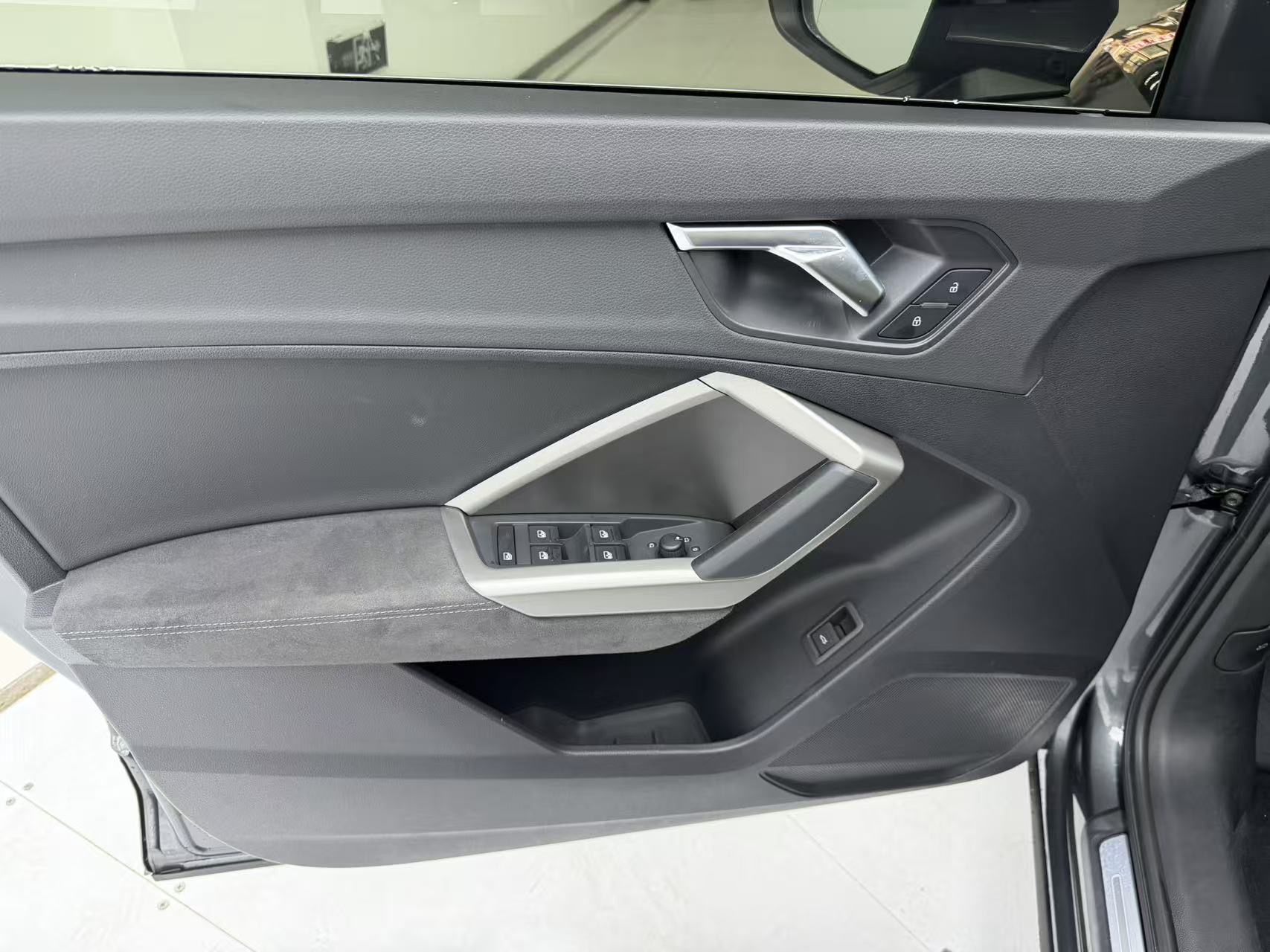 Audi Q3 2023 car image #11