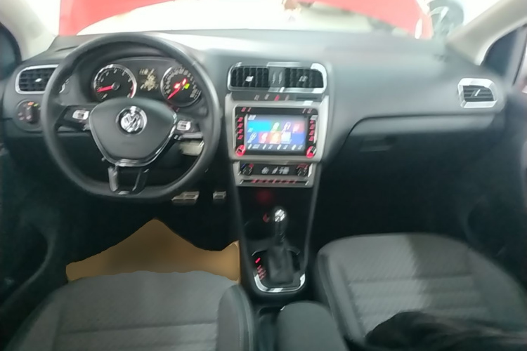 Volkswagen Polo 2015 car image #11