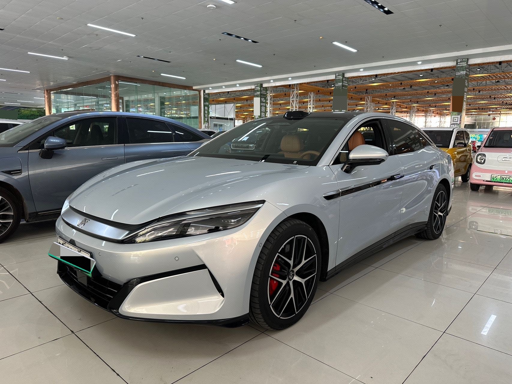 BYD HanL 2025 immagine di auto 