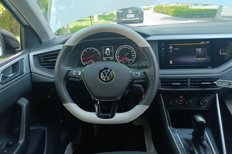 Volkswagen Polo 2022 car image #11