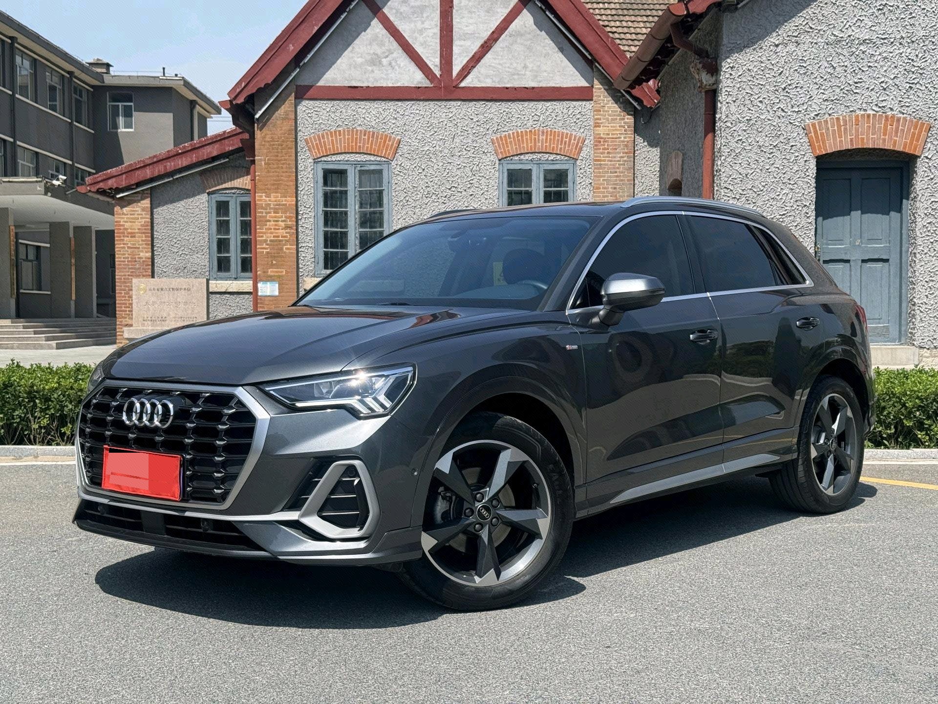 Audi Q3 2022 car image 