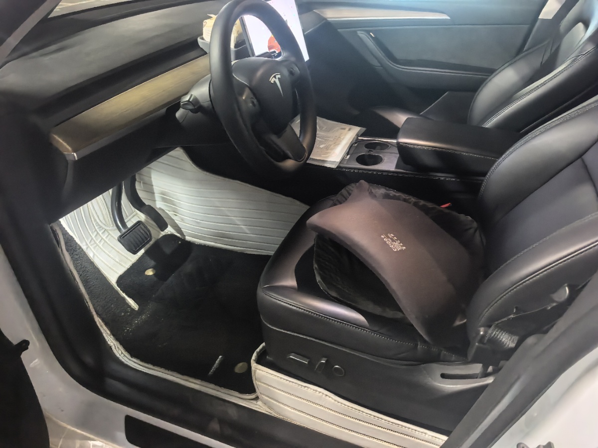 Tesla Model Y 2023 #3 Tesla Model Y 2023 car image #3