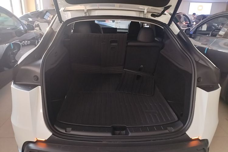Tesla Model Y 2025 #19 Tesla Model Y 2025 car image #19