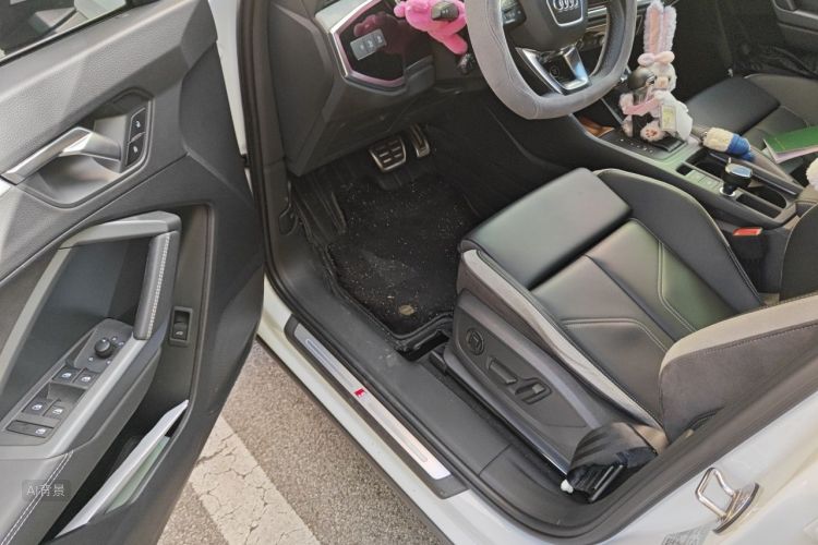 Audi Q3 2023 car image #18