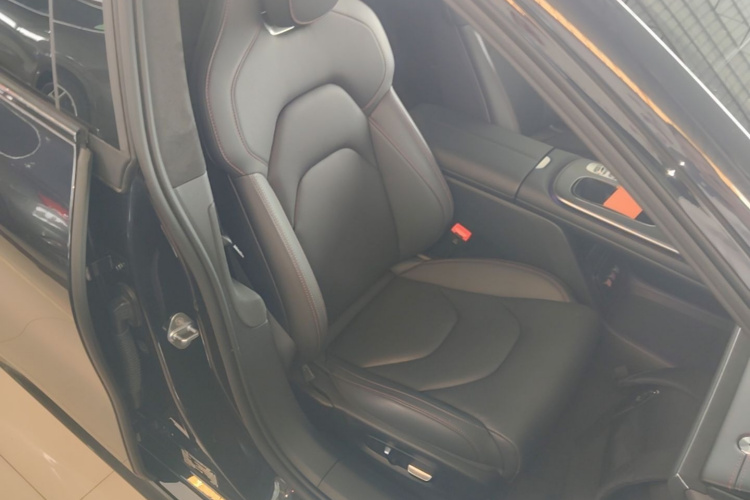 MI SU7 2025 immagine di auto #24