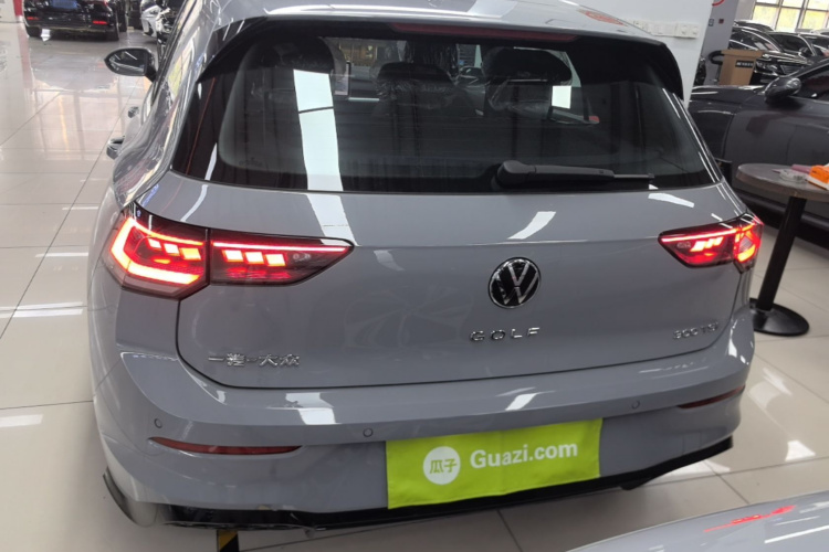Volkswagen Golf 2026 car image #4