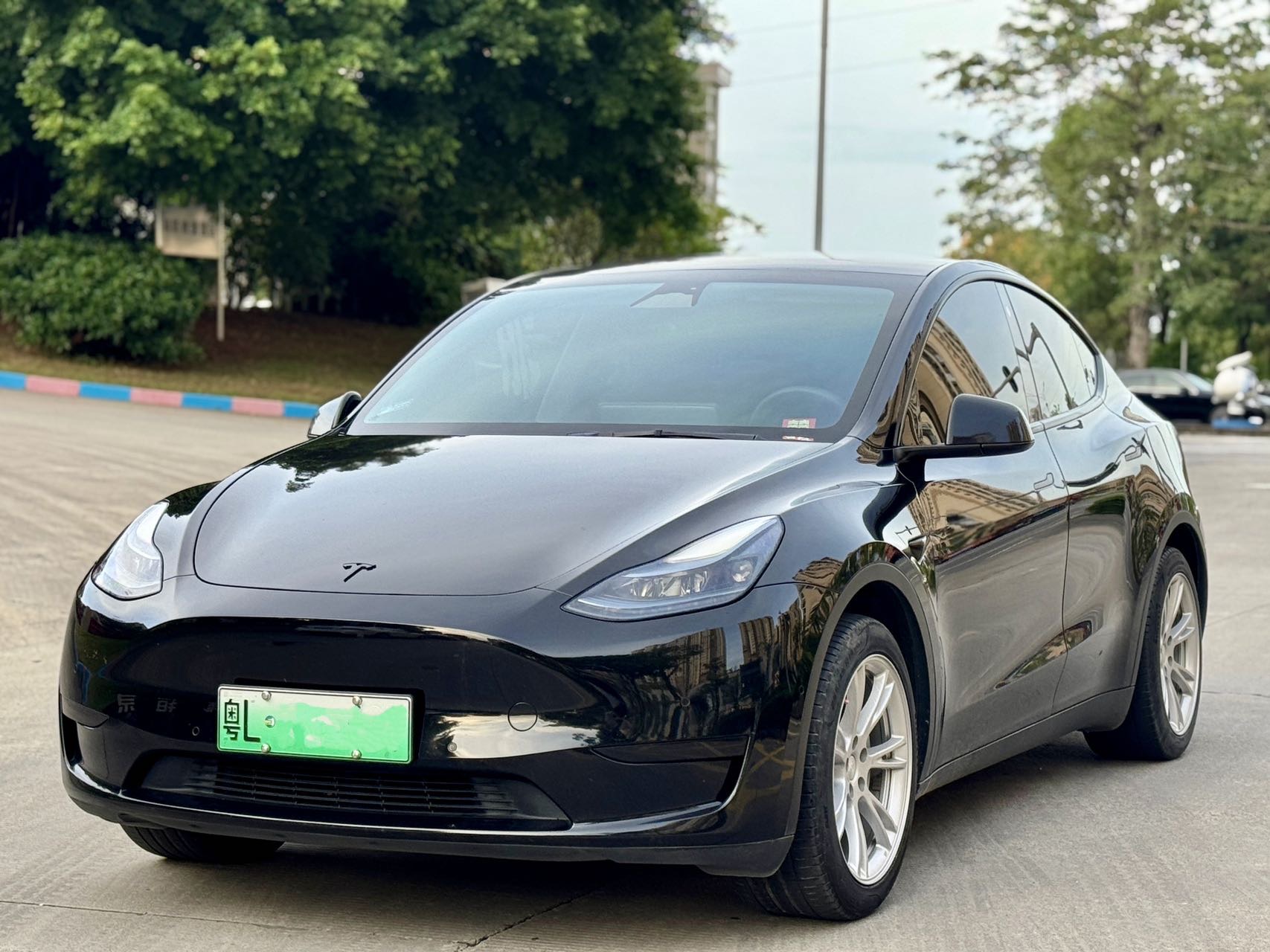 Tesla Model Y 2023 #3 Tesla Model Y 2023 car image #3