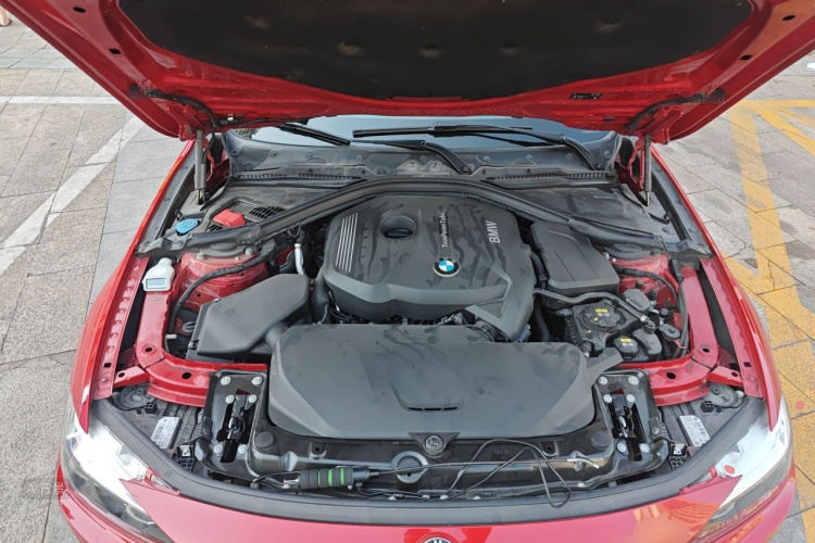 BMW 3 Series 2018 car image #22