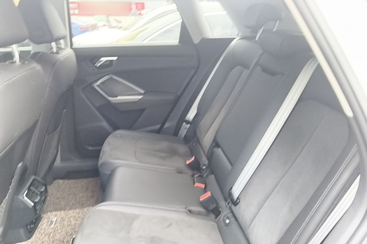 Audi Q3 2023 immagine di auto #17
