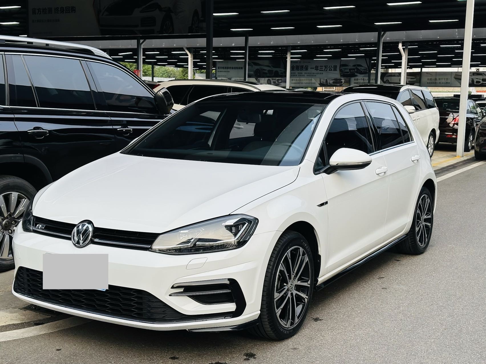 Volkswagen Golf 2020 car image 