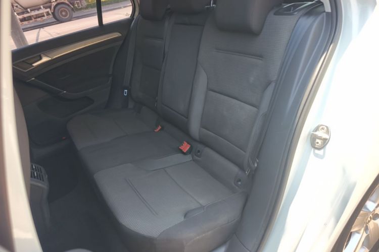 Volkswagen Golf 2017 car image #17