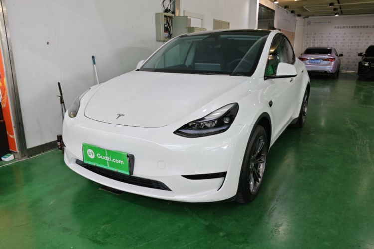Tesla Model Y 2024 car image #2