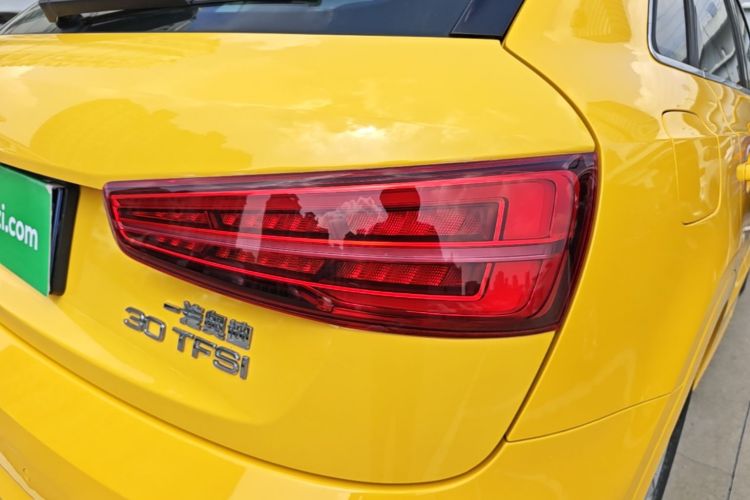 Audi Q3 2016 car image #8