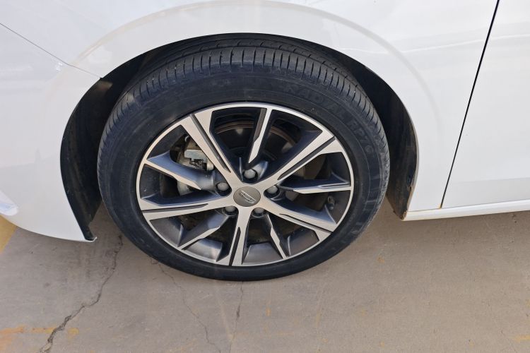 GEELY Emgrand 2022 изображение автомобиля #3