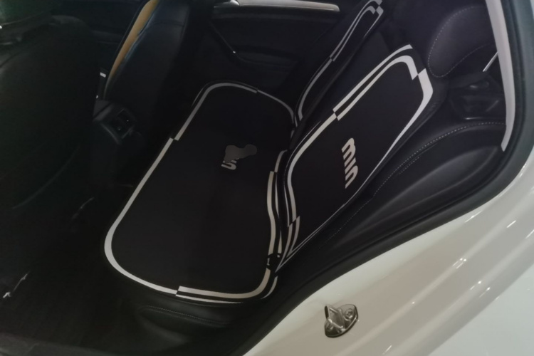 Volkswagen Golf 2018 car image #13