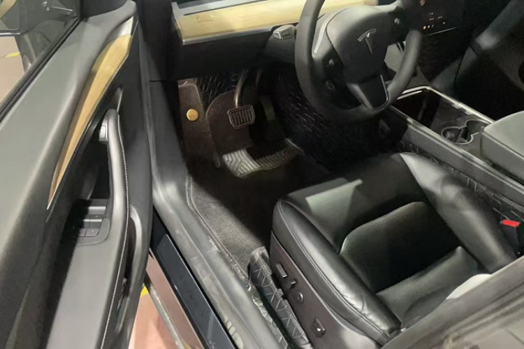 Tesla Model Y 2022 car image #9