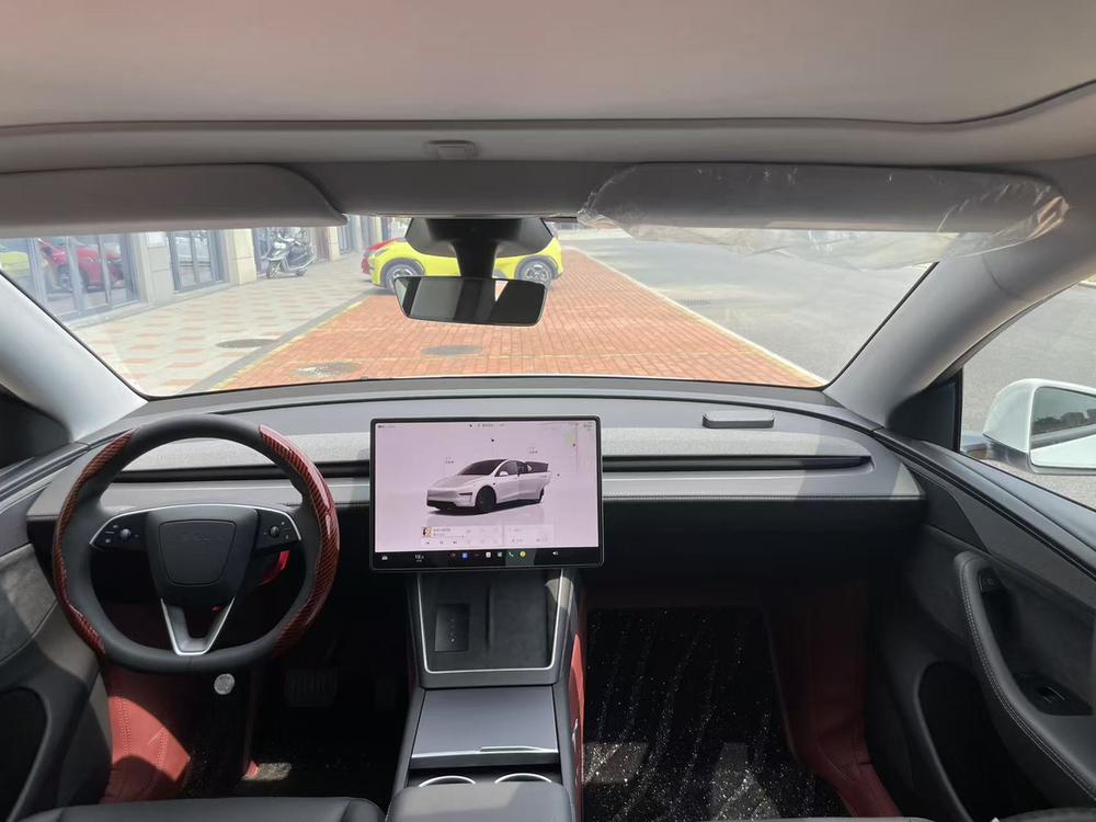 Tesla Model Y 2025 #7 Tesla Model Y 2025 car image #7