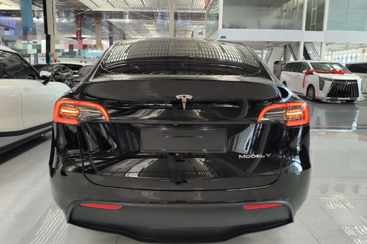 Tesla Model Y 2023 #6 Tesla Model Y 2023 immagine di auto #6